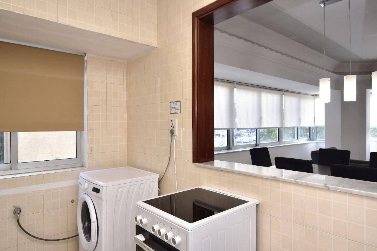 2 Bedroom, Central And Spacious Apartment With Sea View - 2 Мсида Экстерьер фото