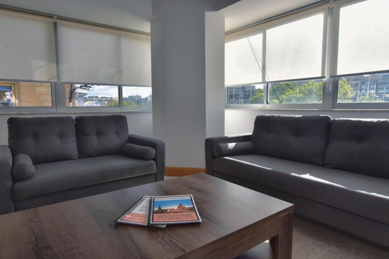 2 Bedroom, Central And Spacious Apartment With Sea View - 2 Мсида Экстерьер фото